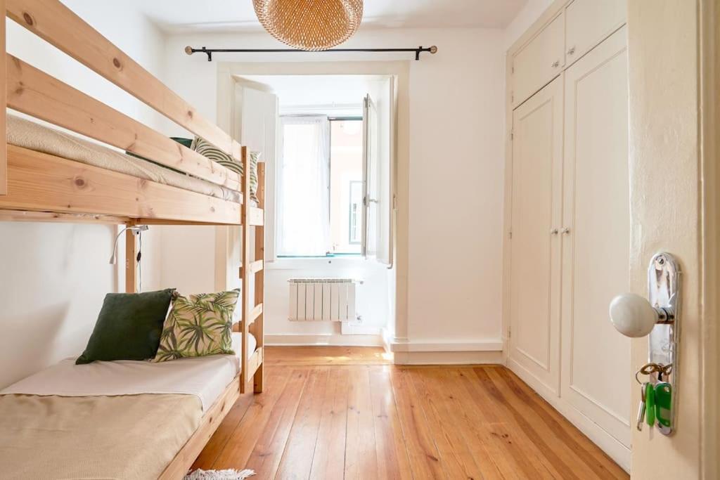 Stunning Apartment Near Chiado Lisbon Exterior photo